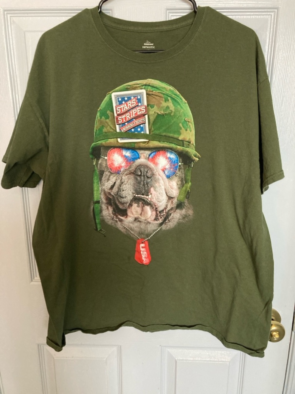 Celebrate patriotic men’s bulldog T-shirt size extra large